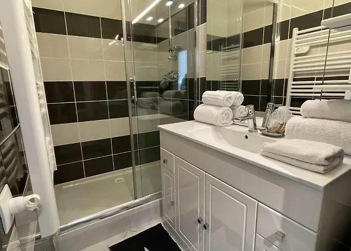 Apartment Graphik - Heliopolis C 74 - Luxe -by Agn - 2 Personnes